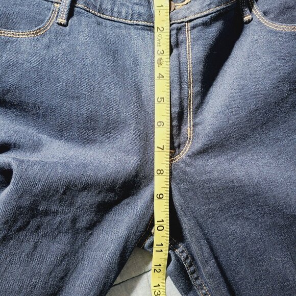 Old Navy Women's Petite Mid-Rise Dark Wash Wow Boot-Cut Jeans Size 16P NWT - Picture 8 of 9